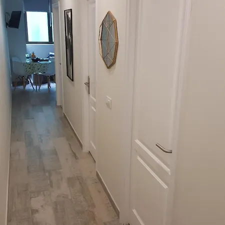 Victoria 51. アパート